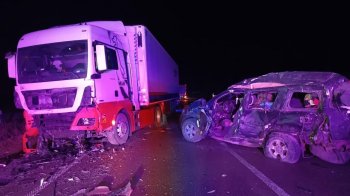 На Львівщині внаслідок зіткнення вантажівкою травмувались водій та пасажир легковика