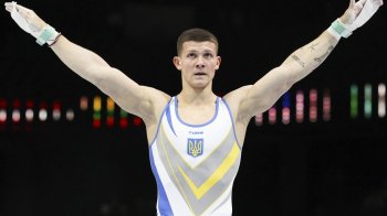 Гімнаст Ілля Ковтун здобуває нагороду “срібло” Олімпіади у вправах на паралельних брусах