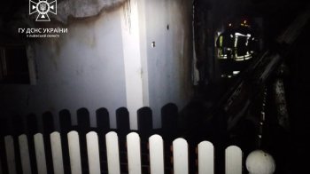 У Стрийському районі через пожежу в піднавісі з дровами ледь не згоріли 4 житлові будинки