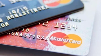 Міжнародні системи переказу коштів надаватимуть послуги українцям безкоштовно