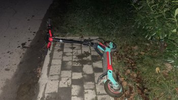 У селі біля Львова підлітки на електросамокаті збили 87-річного пішохода