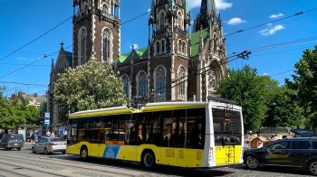 У Львові через аварійний прорив перекрили рух: тролейбуси курсують зі змінами