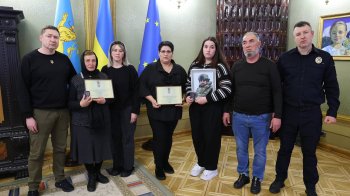 Родинам загиблих поліцейських з Львівщини вручили відзнаки Президента