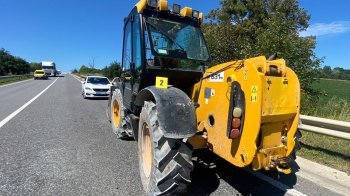 На Львівщині зіткнулося авто та навантажувач: двоє людей у лікарні