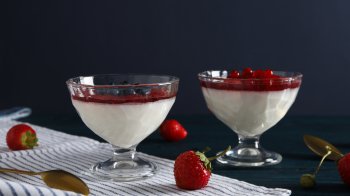 Класичне сметанне желе: рецепт ніжного десерту без випічки