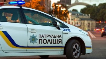 Нахабно пішли на «червоне»: у Львові поліцейські оштрафували пішоходів-порушників (відео)