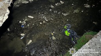 На Львівщині підліток на мотоциклі впав у річку: хлопця госпіталізували
