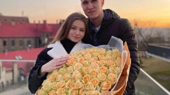 Повітряна тривога планів не змінила: у Львові рятувальник освідчився коханій, вона відповіла "Так"