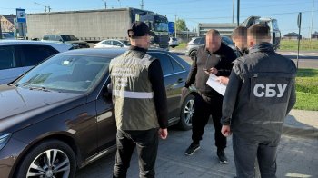 БЕБ викрило масштабну схему ввезення авто під виглядом гуманітарки на Львівщину