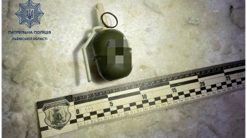У Львові п’яний таксист погрожував гранатою іншому водієві