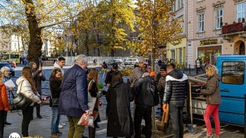 У Львові висадили понад 30 дерев, які закупили коштом благодійників