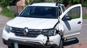 На Львівщині в ДТП з Renault Duster постраждав 17-річний мотоцикліст