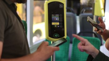 У ЛМР розповіли, скільки людей користуються безготівкою оплатою у міських маршрутах