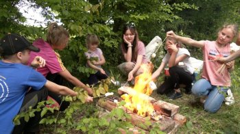 На Львівщину переїхала сім'я з Донеччини, яка виховує 10 всиновлених дітей