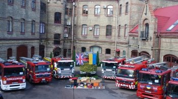 Британія у Львові передала українським рятувальникам парк пожежно-рятувальної техніки (фото)