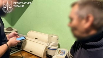 48-річний чоловік змусив дівчинку зі Львівщини надсилати йому інтимні фото та відео