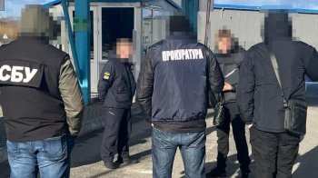 Інспектора Львівської митниці затримали під час отримання хабаря