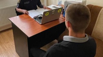 У Львові шахрай привласнив чужий телефон та гроші: його судитимуть