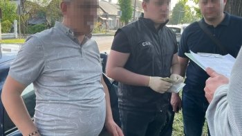 "Допомагав відкосити від армії": на Львівщині затримали головного лікаря жовківської лікарні