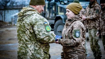 У лавах ЗСУ служать 37 тисяч жінок