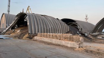 Росіяни атакували дронами порт на Одещині, пошкоджені зерносховища