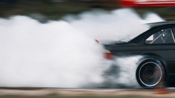 Дрифтував, аж колеса диміли: львівські патрульні затримали 19-річного водія