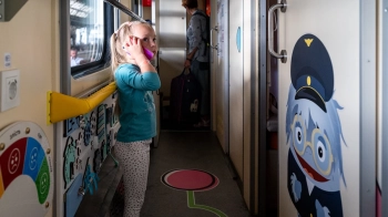 Зі Львівщини вперше вирушив в рейс дитячий вагон потяга