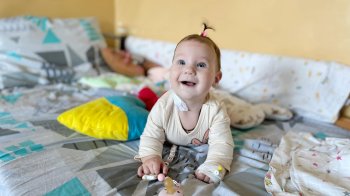 У Львові лікарі видалили 5-місячній дівчинці пухлину, яка займала третину хребта
