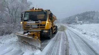 Дороги Львівщини очищають від снігу та льоду
