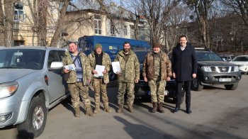 Благодійний фонд Козицького передав три позашляховики на потреби ЗСУ