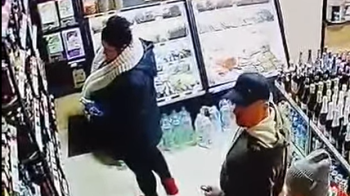 У Шептицькому поліція розшукує жінку за крадіжку пляшки алкоголю з магазину