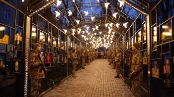 Мешканець Дрогобича поскидав лампадки на Алеї слави і отримав штраф