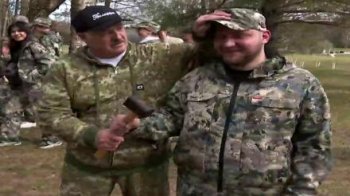 «Щоб знали»: Лукашенко подарував своєму журналісту символ "вагнерівців" (відео)
