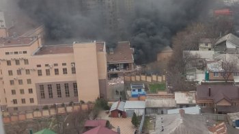 У Ростові після вибуху горить будівля прикордонного ФСБ (фото, відео)