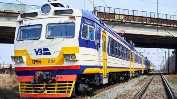 Через ворожі обстріли до Львова спізнюються поїзди: перелік