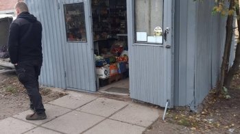 У Брюховичах на вулиці Івасюка демонтували незаконний кіоск (фото)