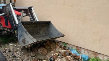 Замість заїзду до дитячого майданчика – купи сміття: львів’яни обурились звалищем, яке створили комунальники