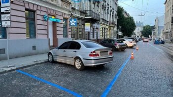 У Львові відновили роботу ще одного платного паркувального майданчика: скільки з’явиться місць