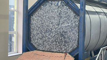 Набили доверху цистерну з олією: на кордоні знайшли схованку з 200 ящиками сигарет