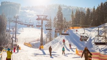 Зимовий відпочинок: де розважитись з дітьми на Львівщині та неподалік