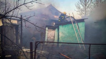 На Дрогобиччині під час пожежі врятували 65-річну жінку і трьох телят