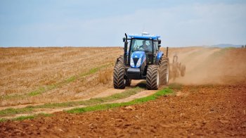 На Львівщині викрили схему з посвідченнями трактористів