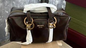 Контрабанда на 2 млн: на Львівщину під виглядом секонд-хенду везли брендовий одяг та каву