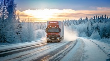 Через погіршення погодних умов на Львівщині обмежили рух вантажівок трасою Київ — Чоп