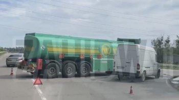 У Львові бензовоз потрапив у ДТП (відео)