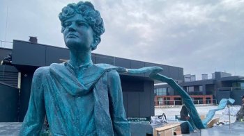 У Львові на даху ZAG Gallery встановили скульптуру «Маленький принц»