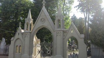 710 тис. грн коштує відновлення брами Личаківського кладовища, пошкодженої у ДТП: заплатити мусить водій-винуватець
