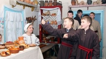 «Сієм, сієм, посіваєм»: віншування та засівання на Старий Новий рік для дітей та дорослих