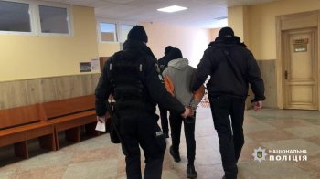 Чоловік завдав немовляті удару по голові, його затримали й арештували, фото поліції