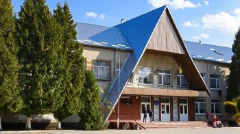 У Яворові судили чоловіка за нанесення тяжкого ушкодження на подвірʼї школи